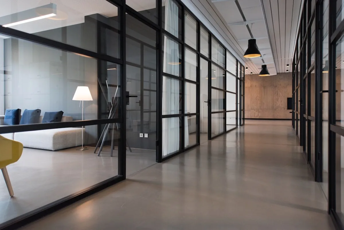 Ambiente corporativo moderno climatizado